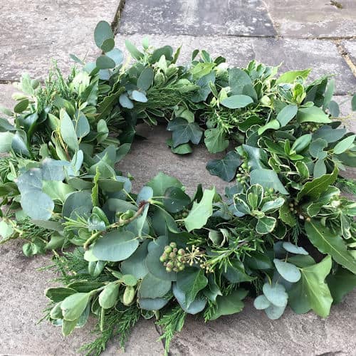 How to make a Christmas Wreath from scratch