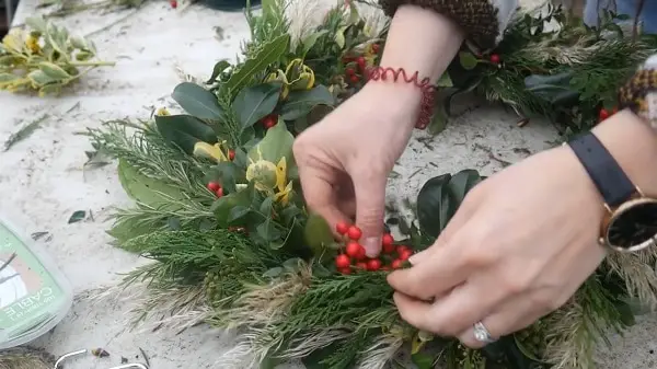 Filling gaps in the foliage on a Christmas wreath.